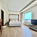 A La Carte Private Apt With Infinity Pool In Da Nang