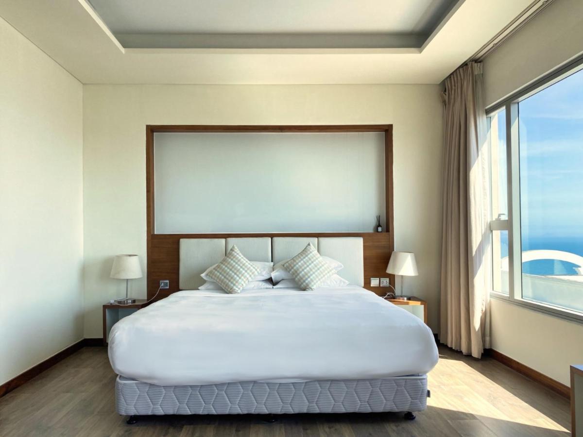 A La Carte Private With Infinity Pool In Aparthotel